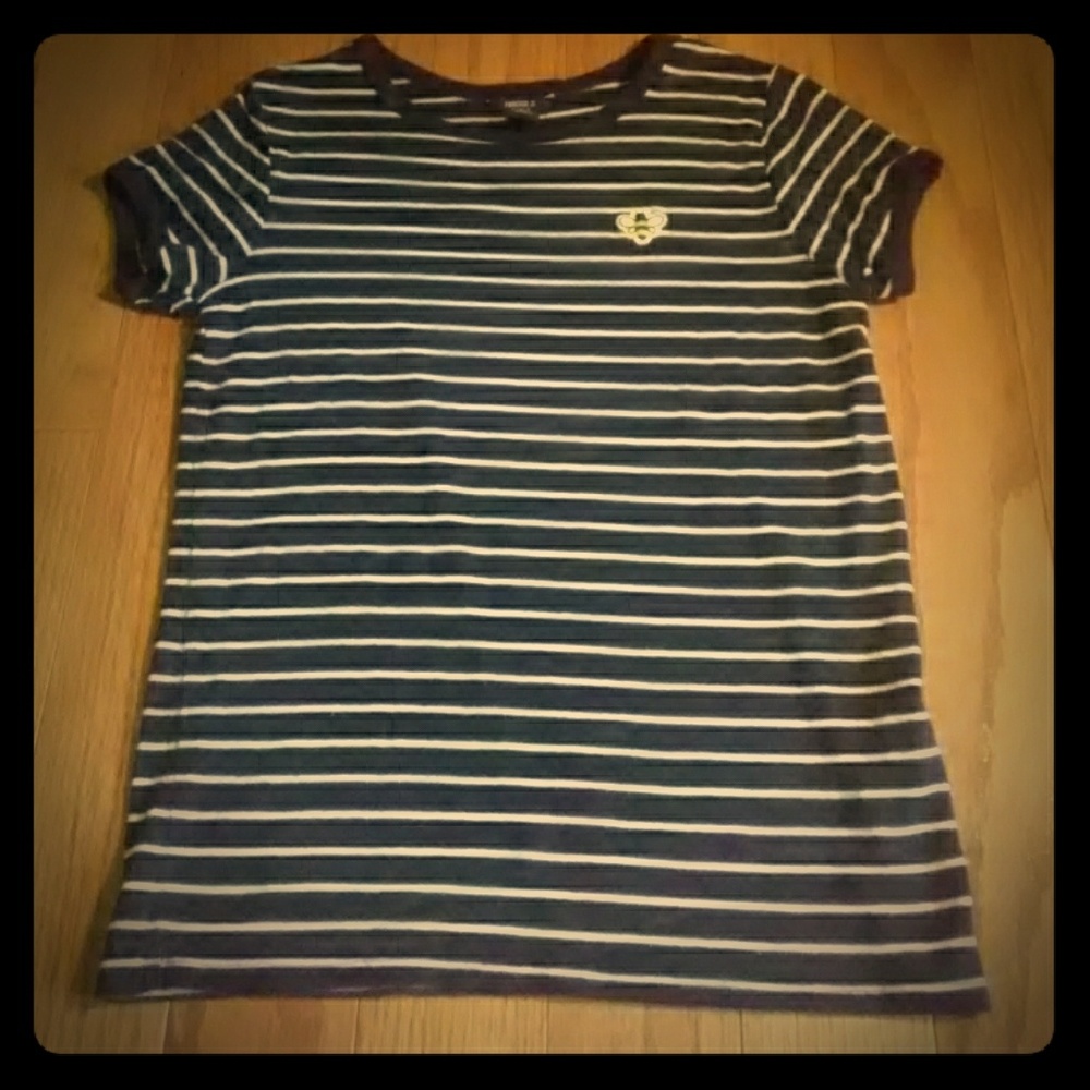 Black and white stripped bee shirt